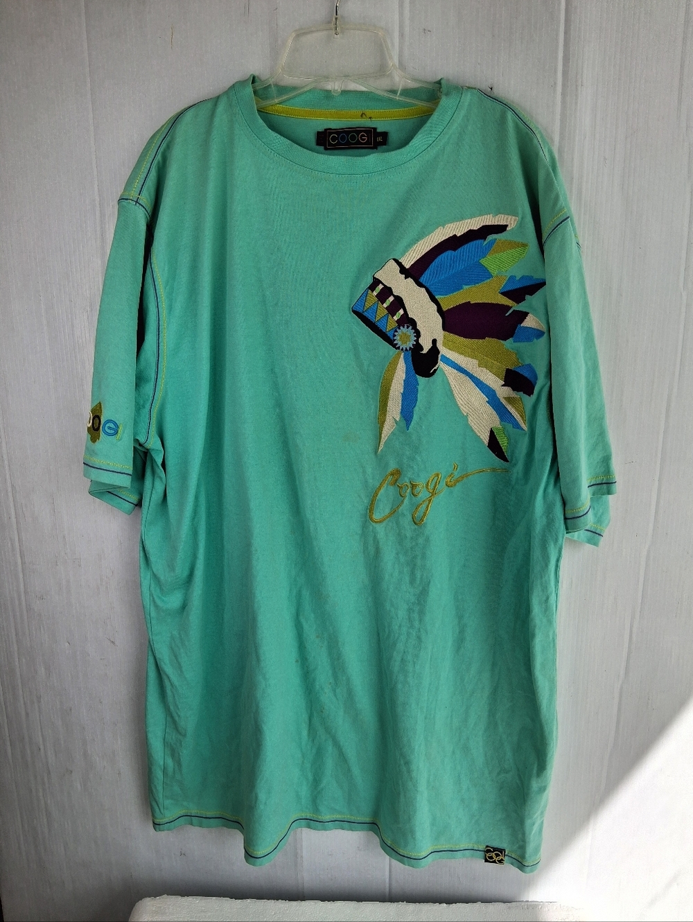 Coogi Colorful Feathered Headdress Graphic Tee Shirt Mens Size 2XL Green
